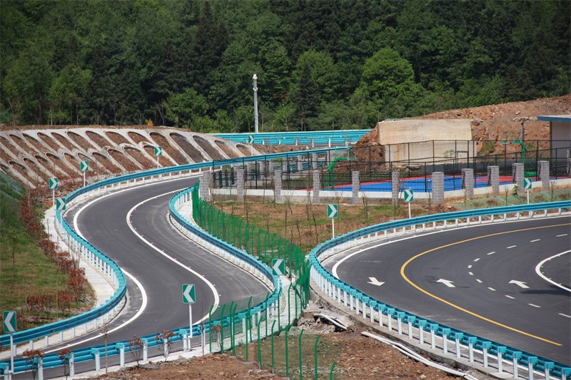 6267a6229d6e8.jpg 波形護(hù)欄.jpg