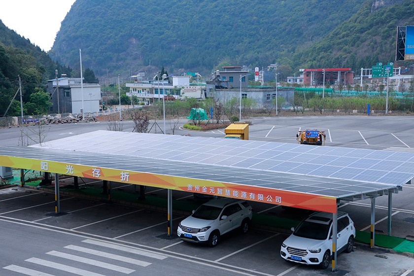 樓納服務(wù)區(qū)“光伏車棚”及充電樁 樓納服務(wù)區(qū)“光伏車棚”及充電樁
