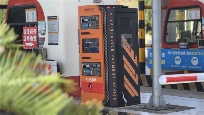 自動收發(fā)卡繳費(fèi)機(jī)器人 自動收發(fā)卡繳費(fèi)機(jī)器人