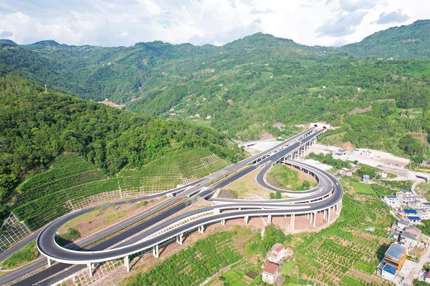 重慶巫云開C2標(biāo)金峰互通李子溝大橋 重慶巫云開C2標(biāo)金峰互通李子溝大橋