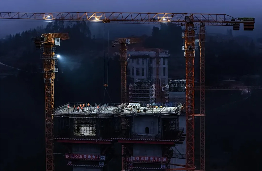 三等獎 《破曉》 作者:富源峰 三等獎 《破曉》 作者:富源峰