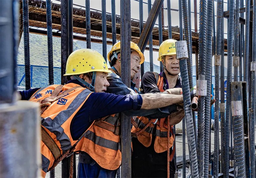 三等獎 《花江大橋》 作者:白勇 三等獎 《花江大橋》 作者:白勇