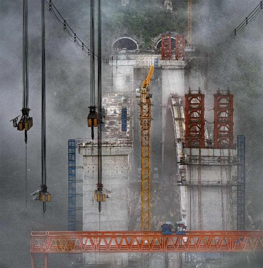 三等獎 《在建中的烏蒙山特大橋》 作者:張惠 三等獎 《在建中的烏蒙山特大橋》 作者:張惠